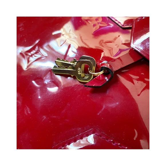 LOUIS VUITTON Monogram Vernis Alma PM Handbag Patent Leather Red. - Picture 9 of 11
